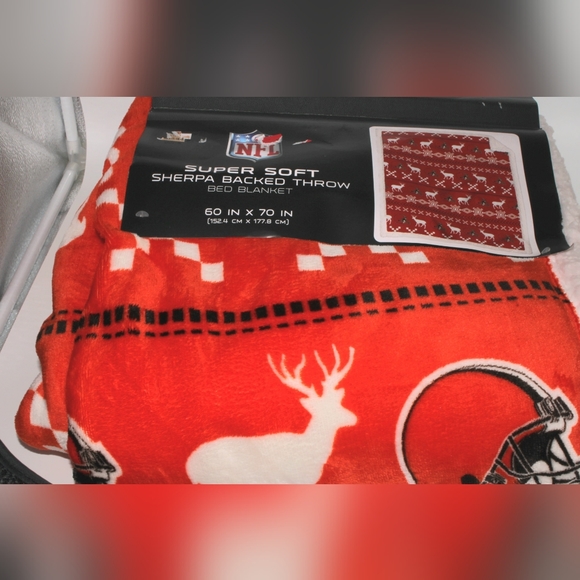 New NFL Cleavland Browns Helmet Reindeer Super Soft Sherpa Backed Bed Blanket - Picture 3 of 9